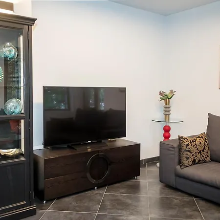 Cozy Flat With Two Bedrooms In By Flat Mаnаger Apartmán